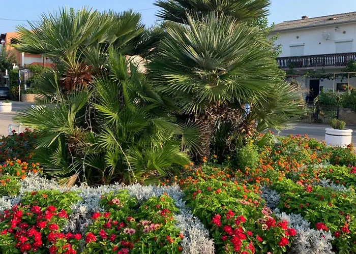 Mit Terrasse