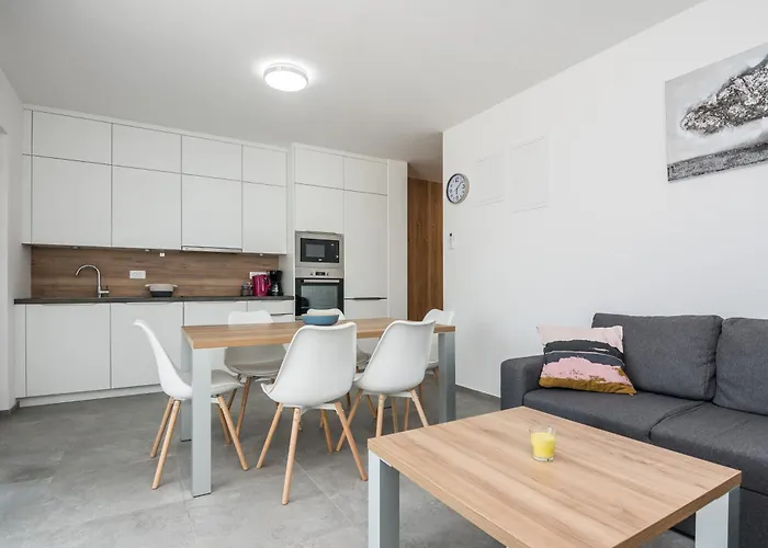 Mit Terrasse Apartman Vir