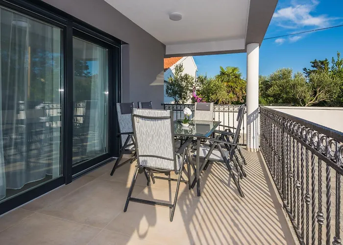 Mit Terrasse Apartman *