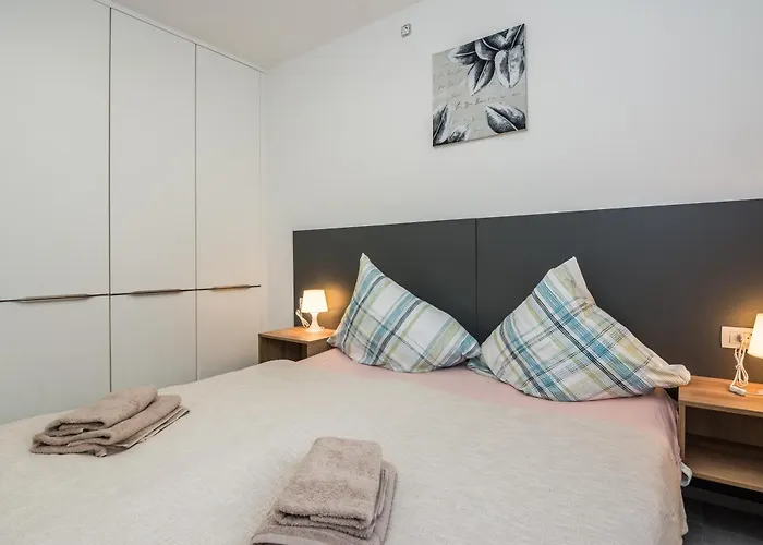 Mit Terrasse Apartman *